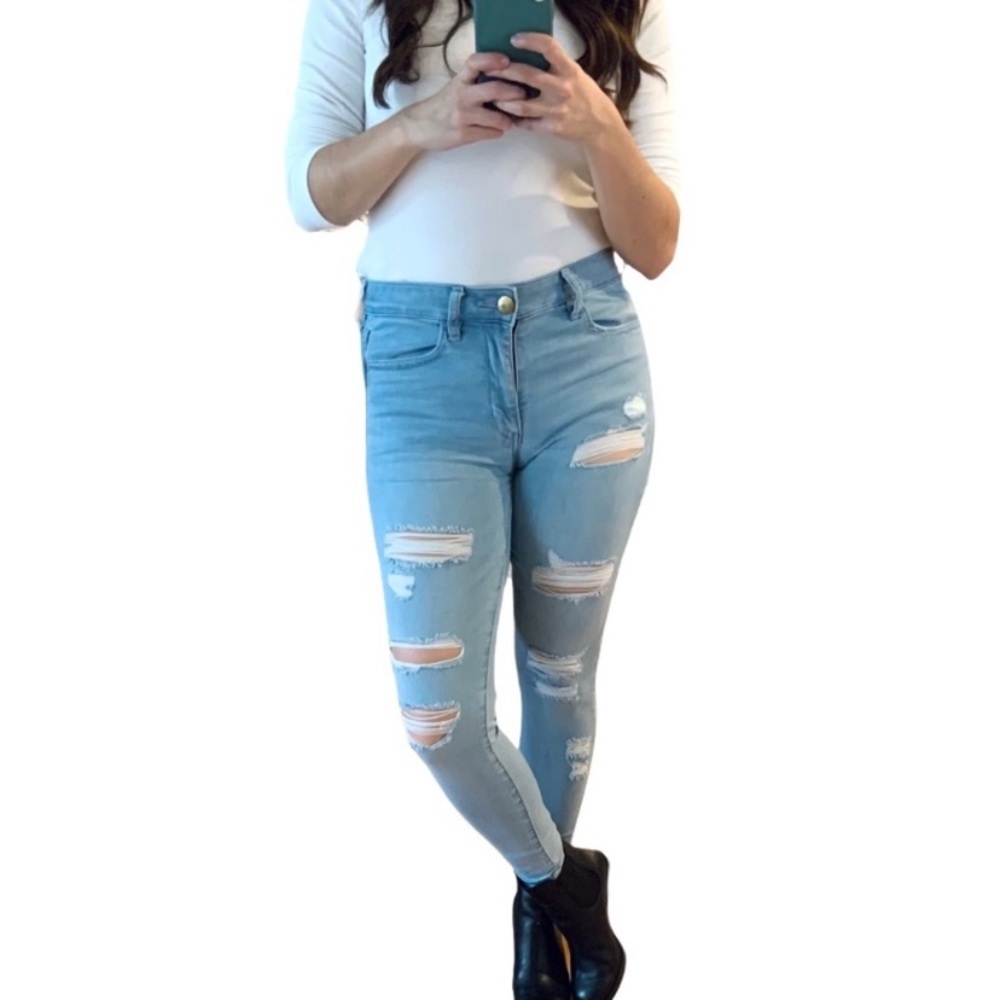 American Eagle Light Wash Hi Rise Jeans